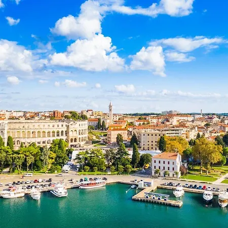 Apartament Holiday Nela Pula